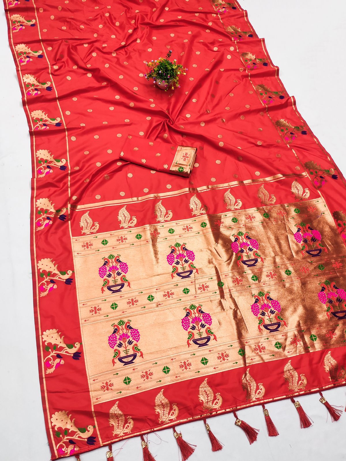 Twirling Red Paithani Silk Saree With Groovy Blouse Piece