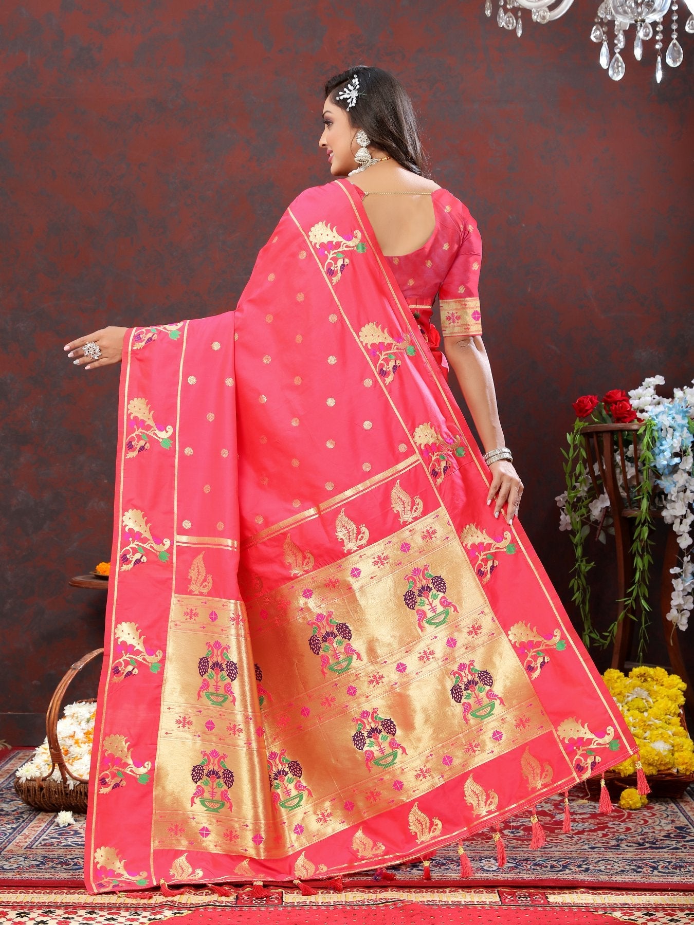 Stunner Pink Paithani Silk Saree With Flamboyant Blouse Piece