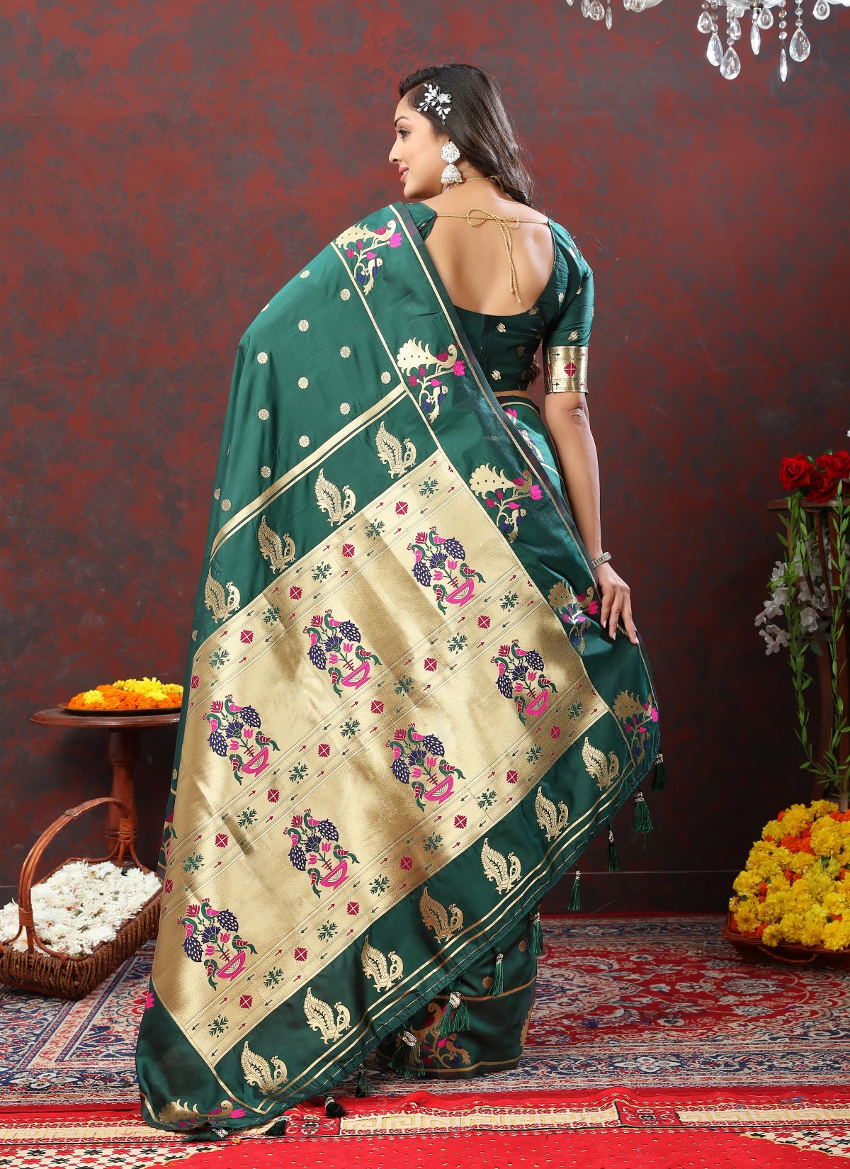 A glam Rama Paithani Silk Saree With Pleasant Blouse Piece