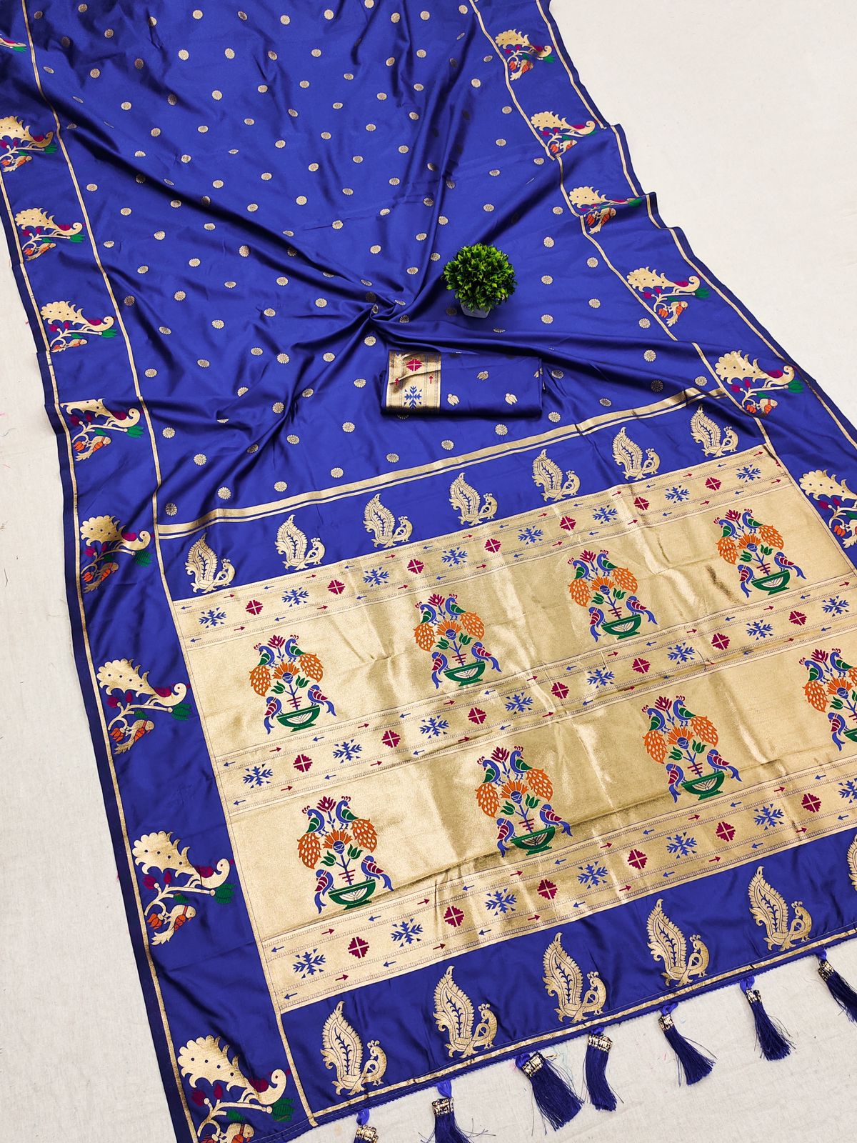 Appealing Royal Blue Paithani Silk Saree With Glorious Blouse Piece