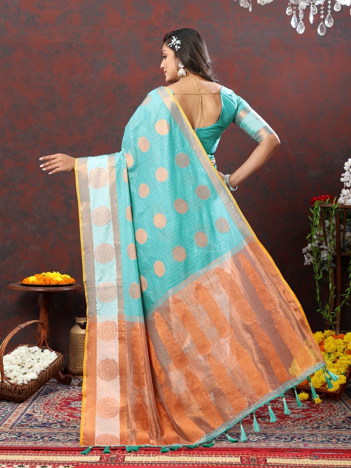 Mesmeric Firozi Cotton Silk Saree With Blooming Blouse Piece