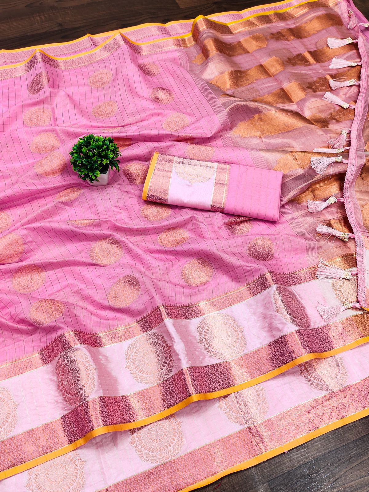 Exceptional Pink Cotton Silk Saree With Surpassing Blouse Piece