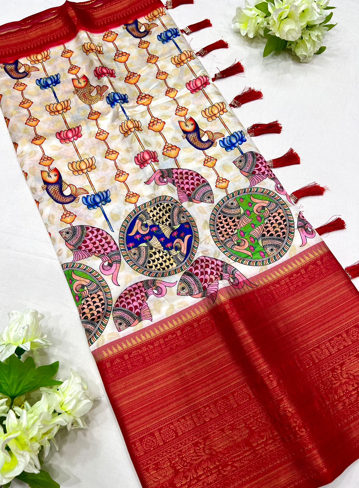 Desiring Beige Kalamkari Printed Saree With Outstanding Blouse Piece