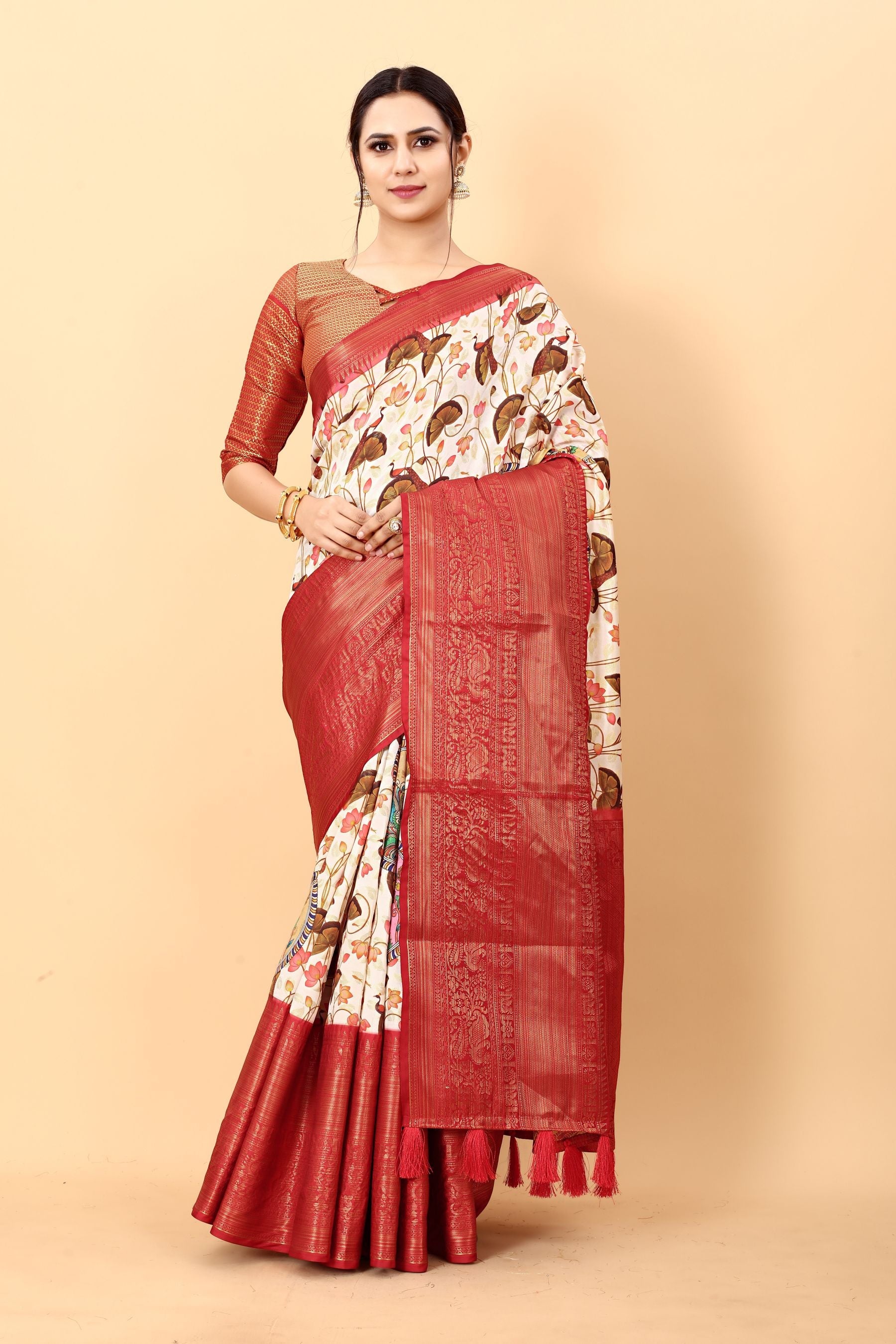 Smart Beige Kalamkari Printed Saree With Dazzling Blouse Piece