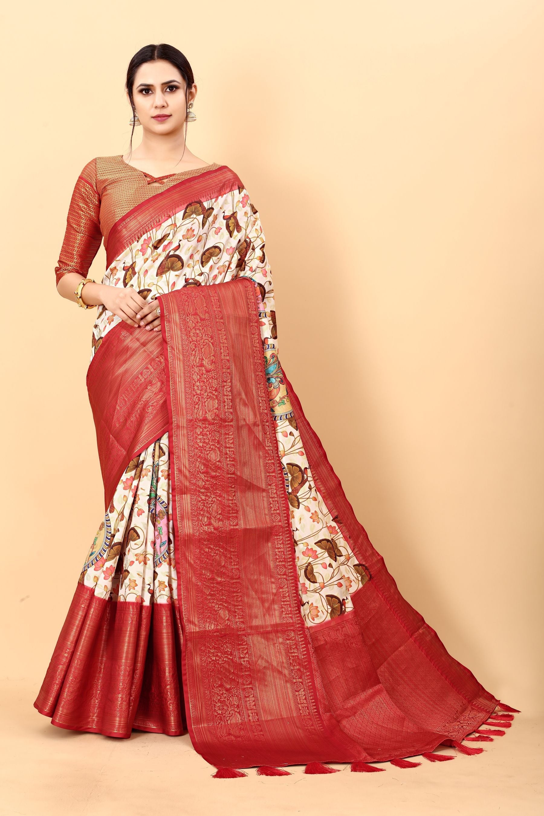 Smart Beige Kalamkari Printed Saree With Dazzling Blouse Piece