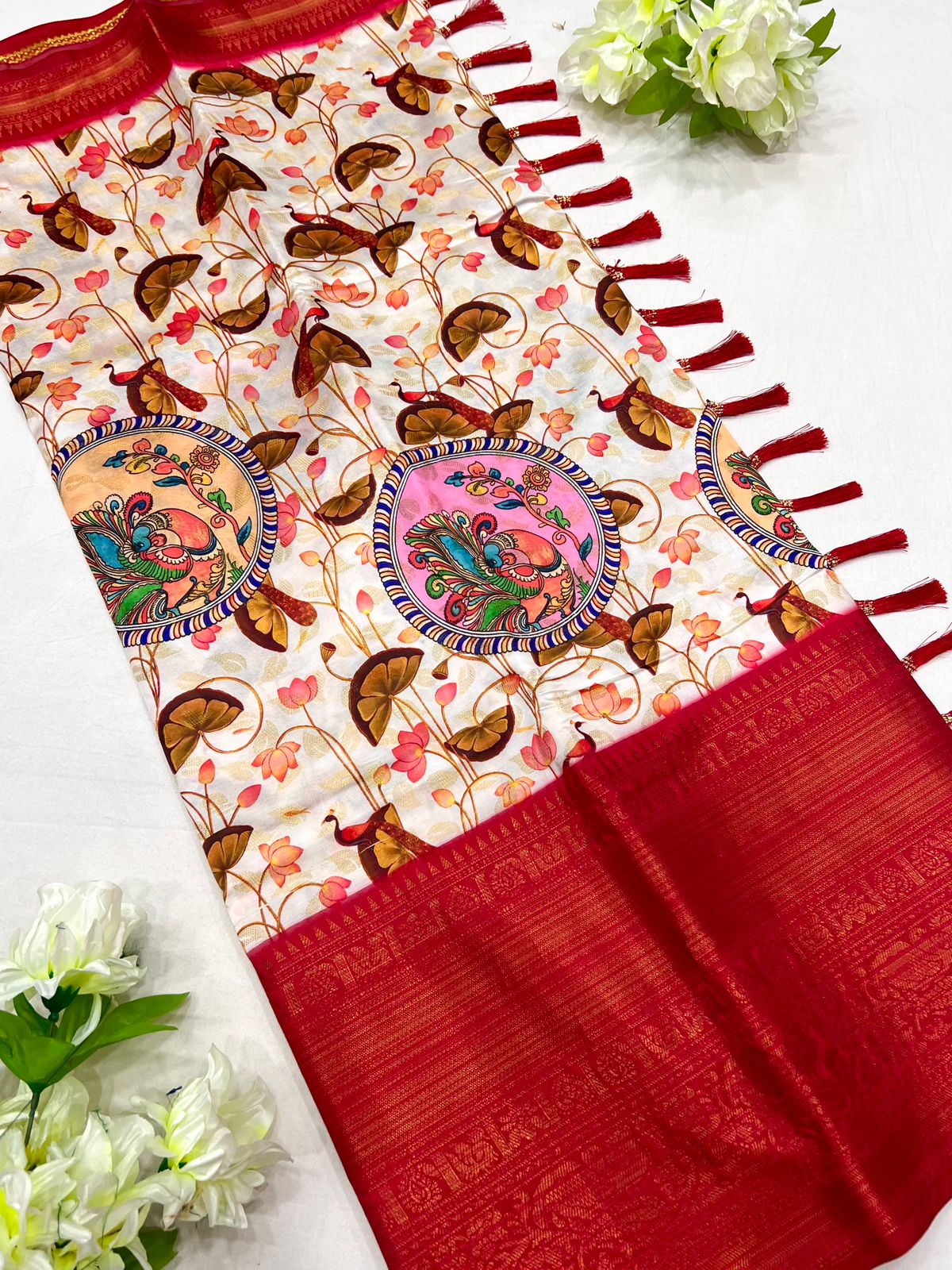 Smart Beige Kalamkari Printed Saree With Dazzling Blouse Piece