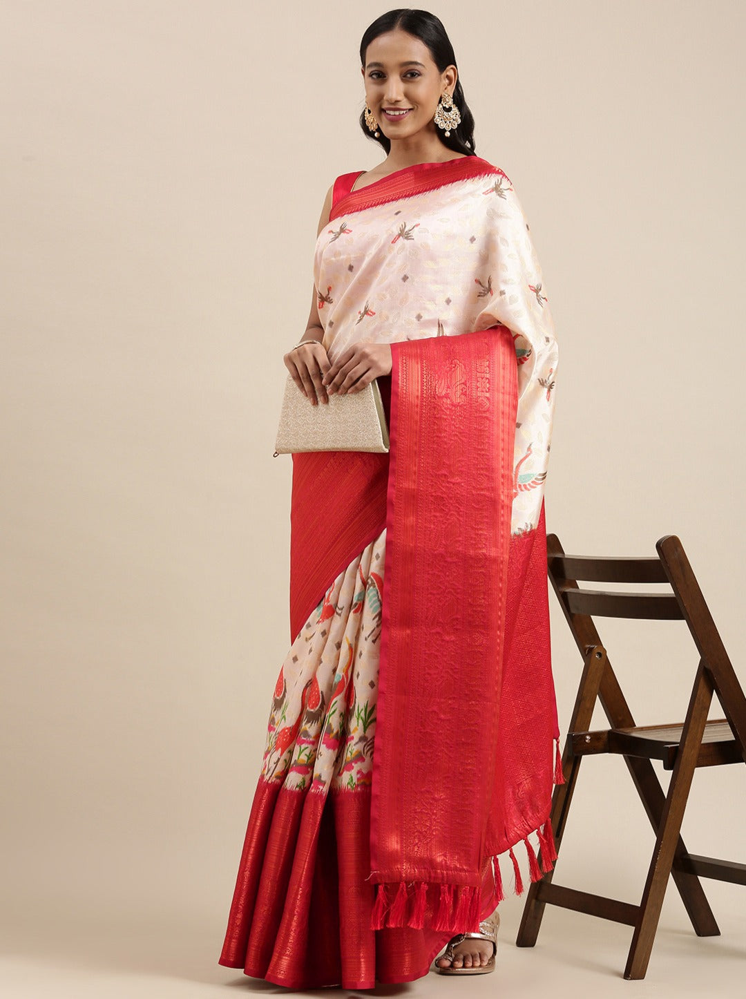 Lovely Off White Kalamkari Printed Saree With Charming Blouse Piece