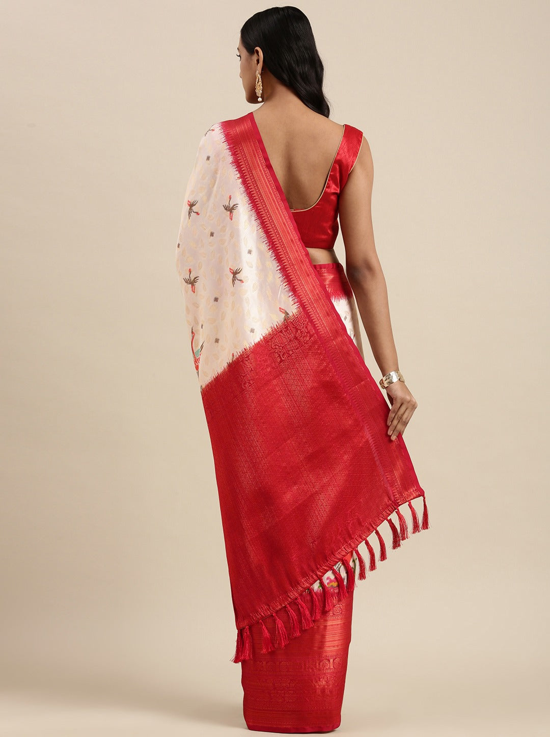 Lovely Off White Kalamkari Printed Saree With Charming Blouse Piece