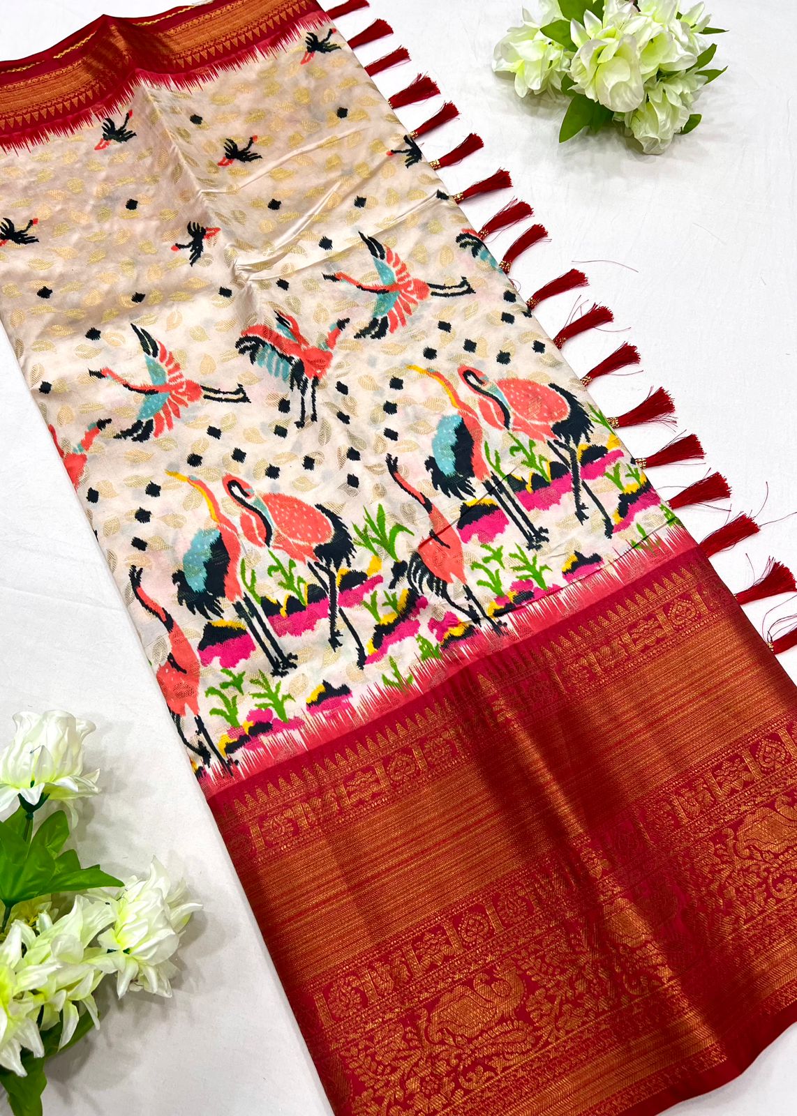 Lovely Off White Kalamkari Printed Saree With Charming Blouse Piece