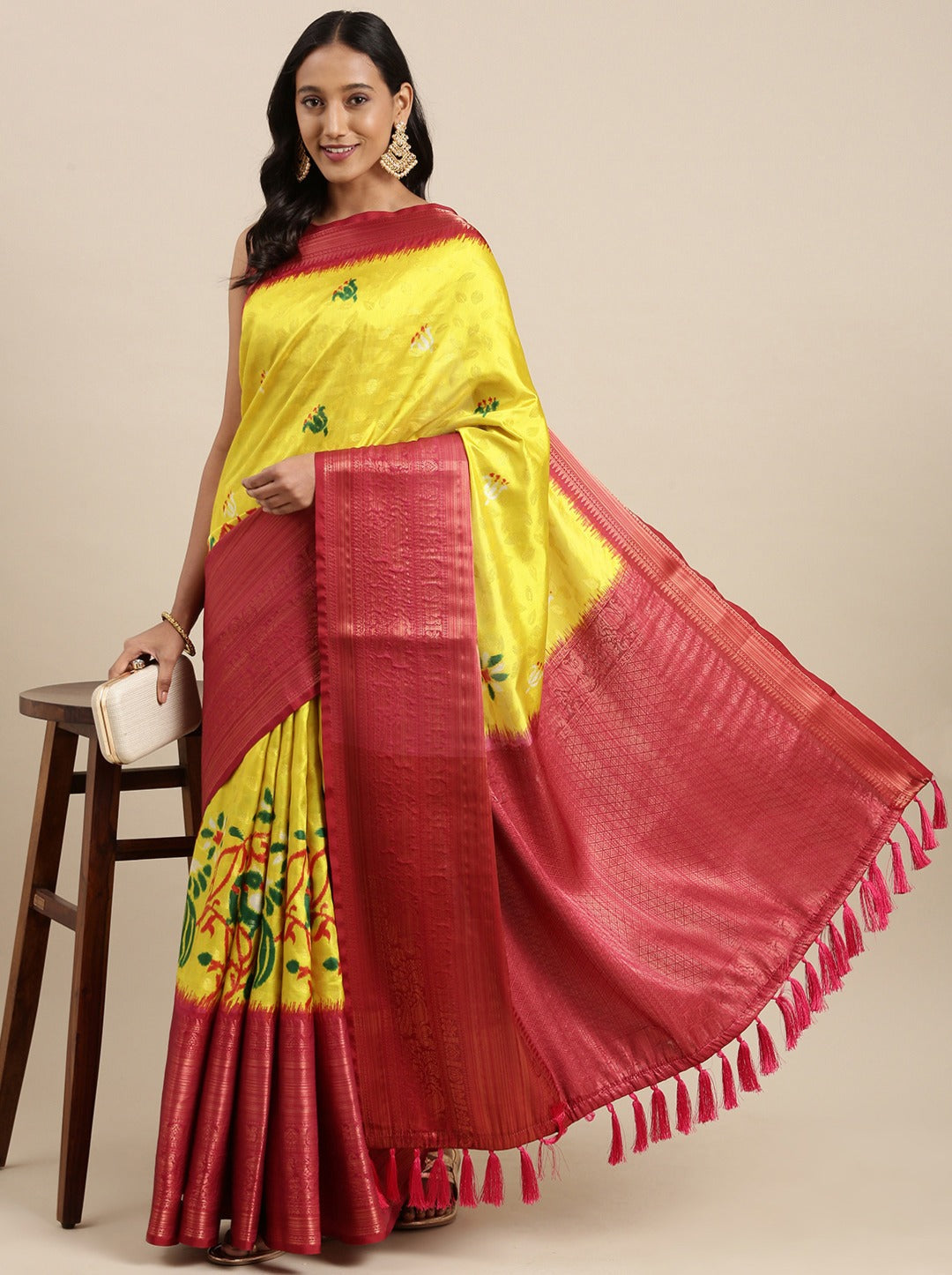 Staring Yellow Kalamkari Printed Saree With Sensational Blouse Piece