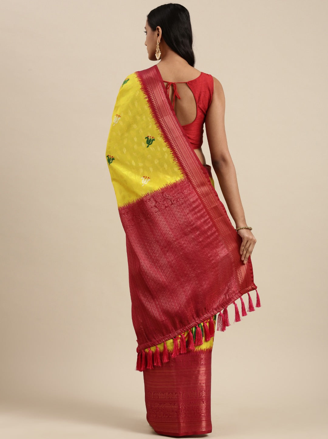 Staring Yellow Kalamkari Printed Saree With Sensational Blouse Piece