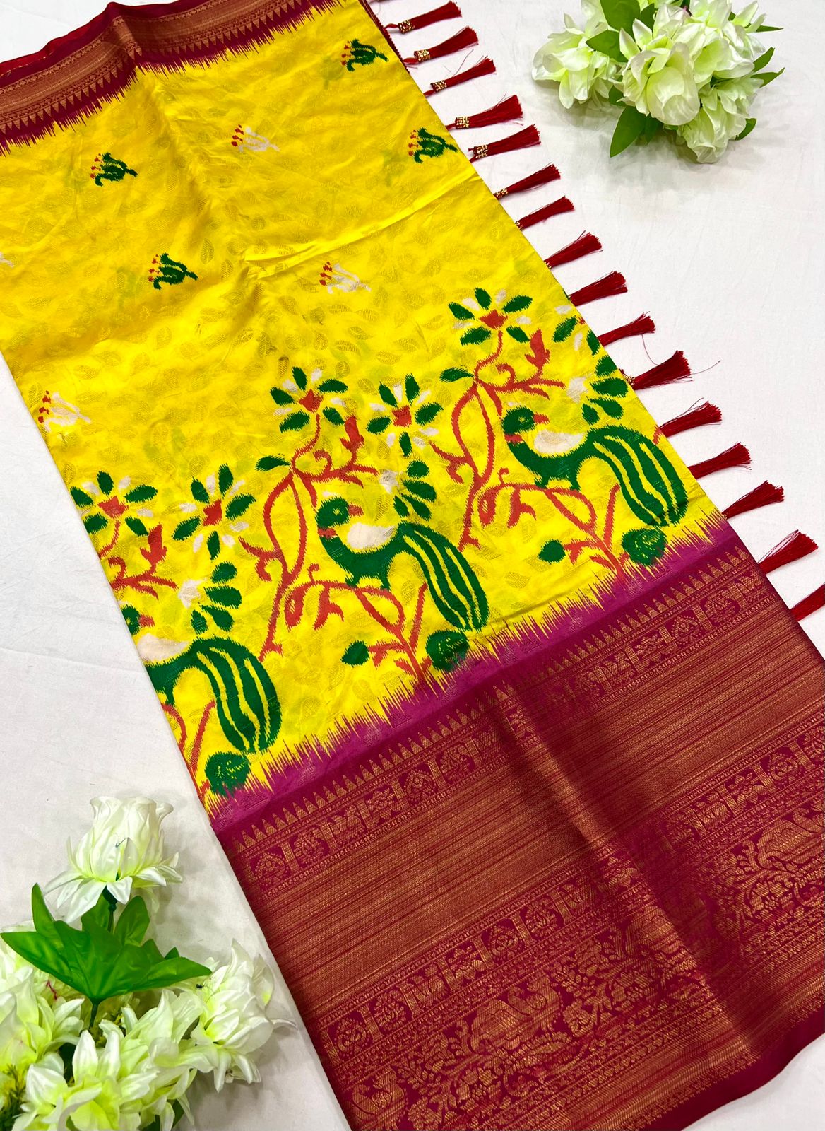 Staring Yellow Kalamkari Printed Saree With Sensational Blouse Piece