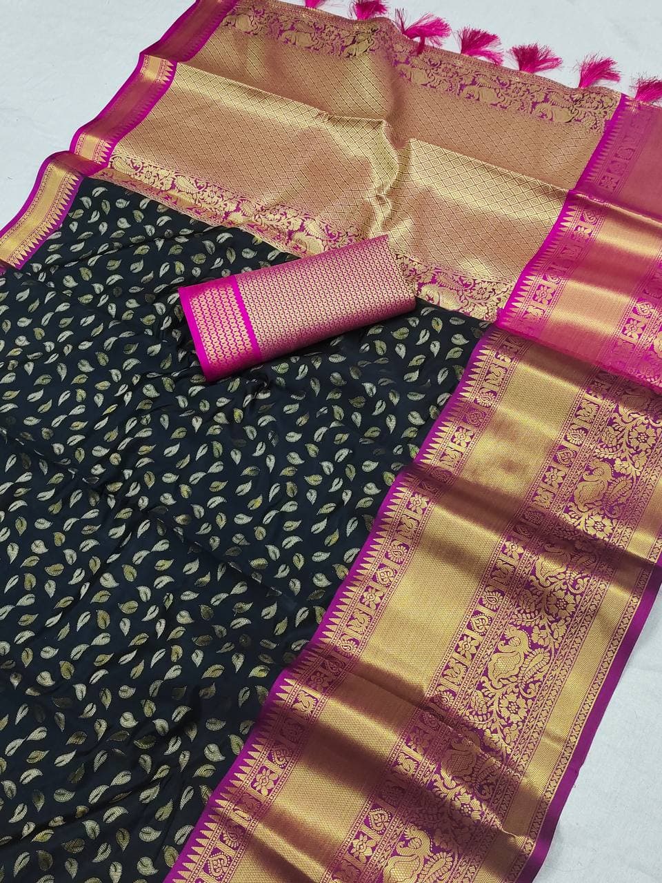 Profuse Black Banarasi Silk Saree With Felicitous Blouse Piece