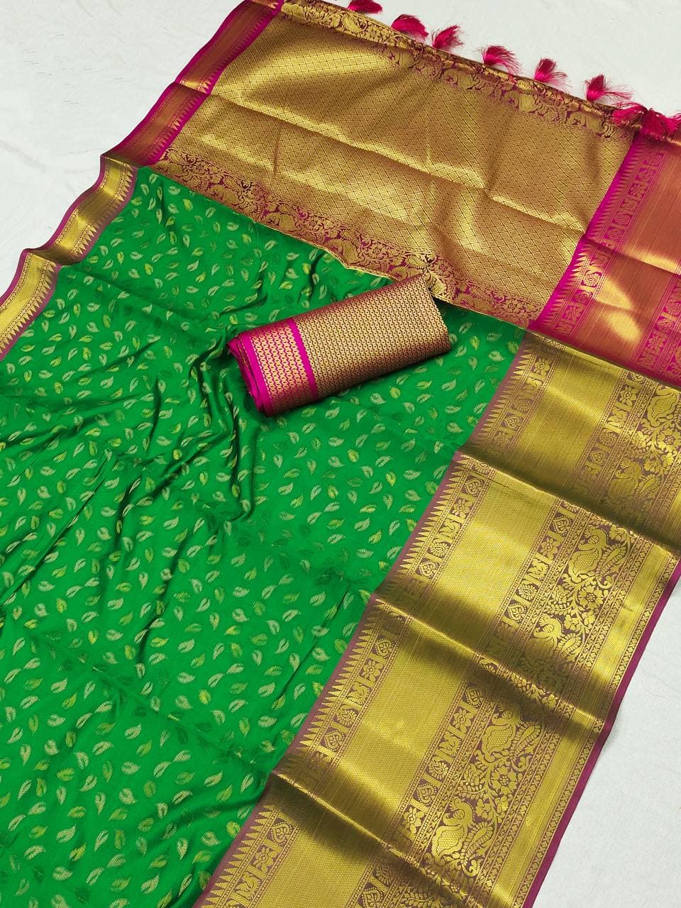 Exuberant Green Banarasi Silk Saree With Snazzy Blouse Piece