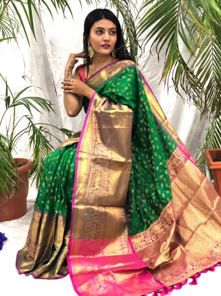 Exuberant Green Banarasi Silk Saree With Snazzy Blouse Piece