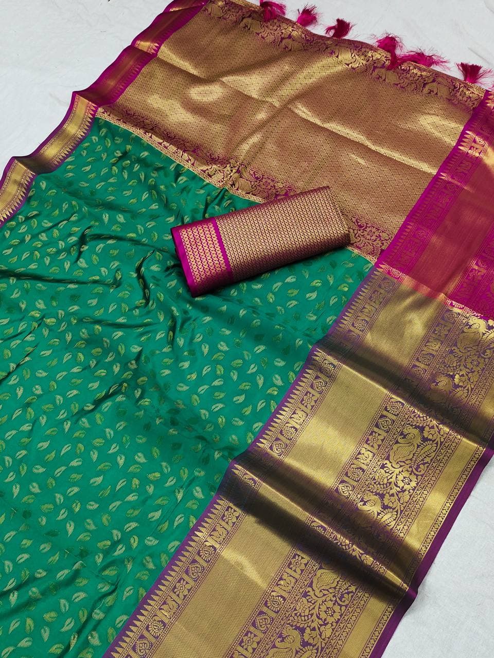 Magnificat Rama Banarasi Silk Saree With Incredible Blouse Piece