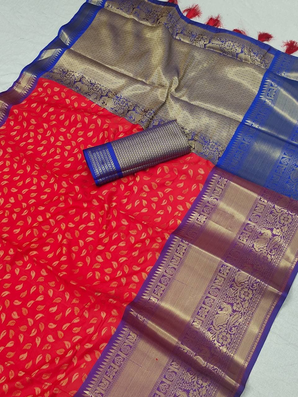 Splendorous Red Banarasi Silk Saree With Splendiferous Blouse Piece