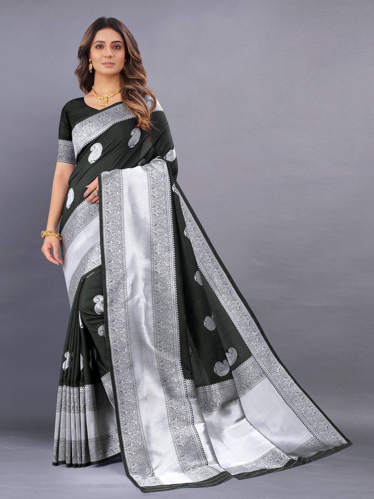 Elaborate Black Banarasi Silk Saree With Luxuriant Blouse Piece