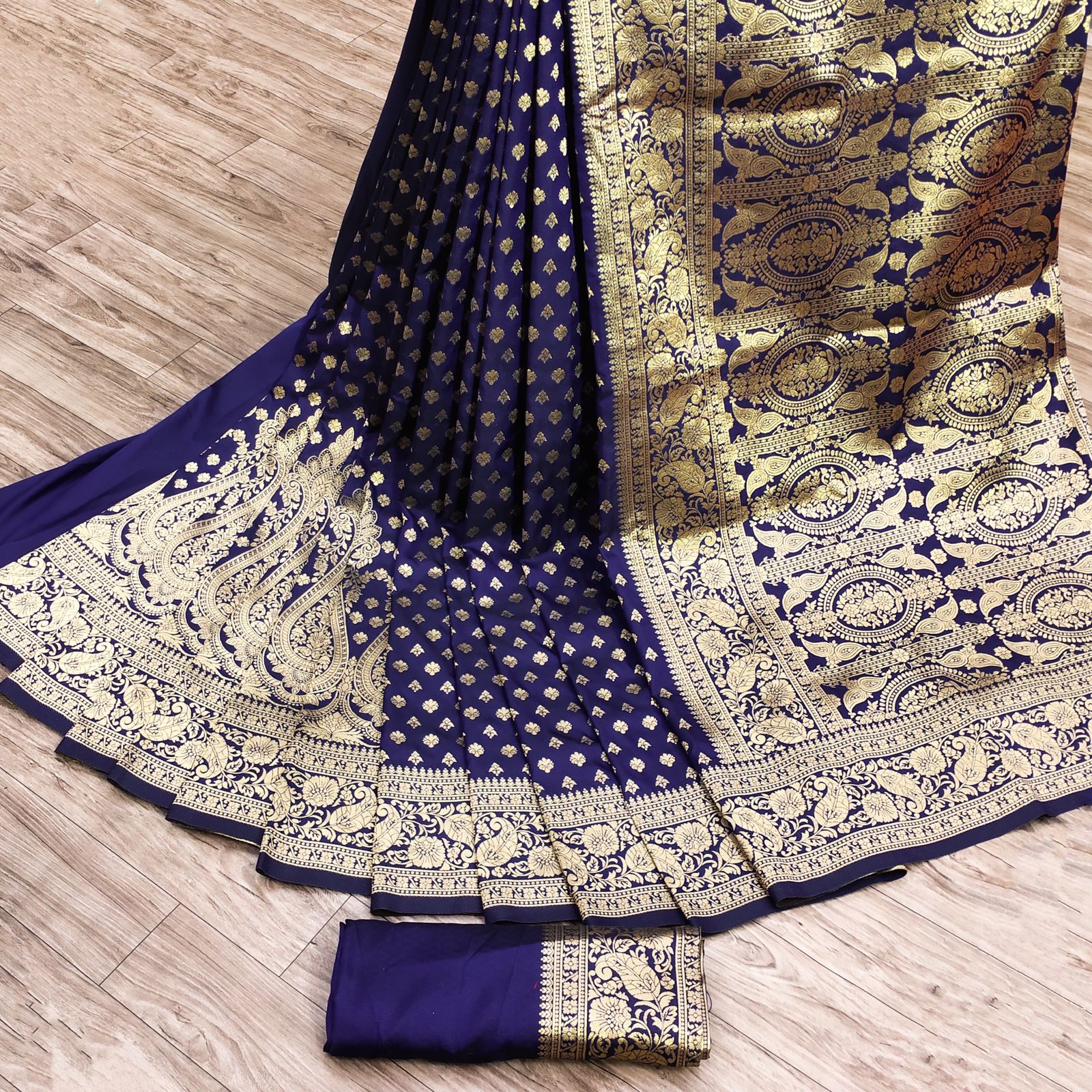 Diaphanous Navy Blue Banarasi Silk Saree With Panoply Blouse Piece