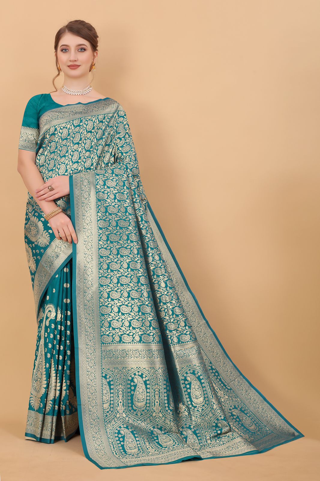 Quixotic Rama Banarasi Silk Saree With Jubilant Blouse Piece