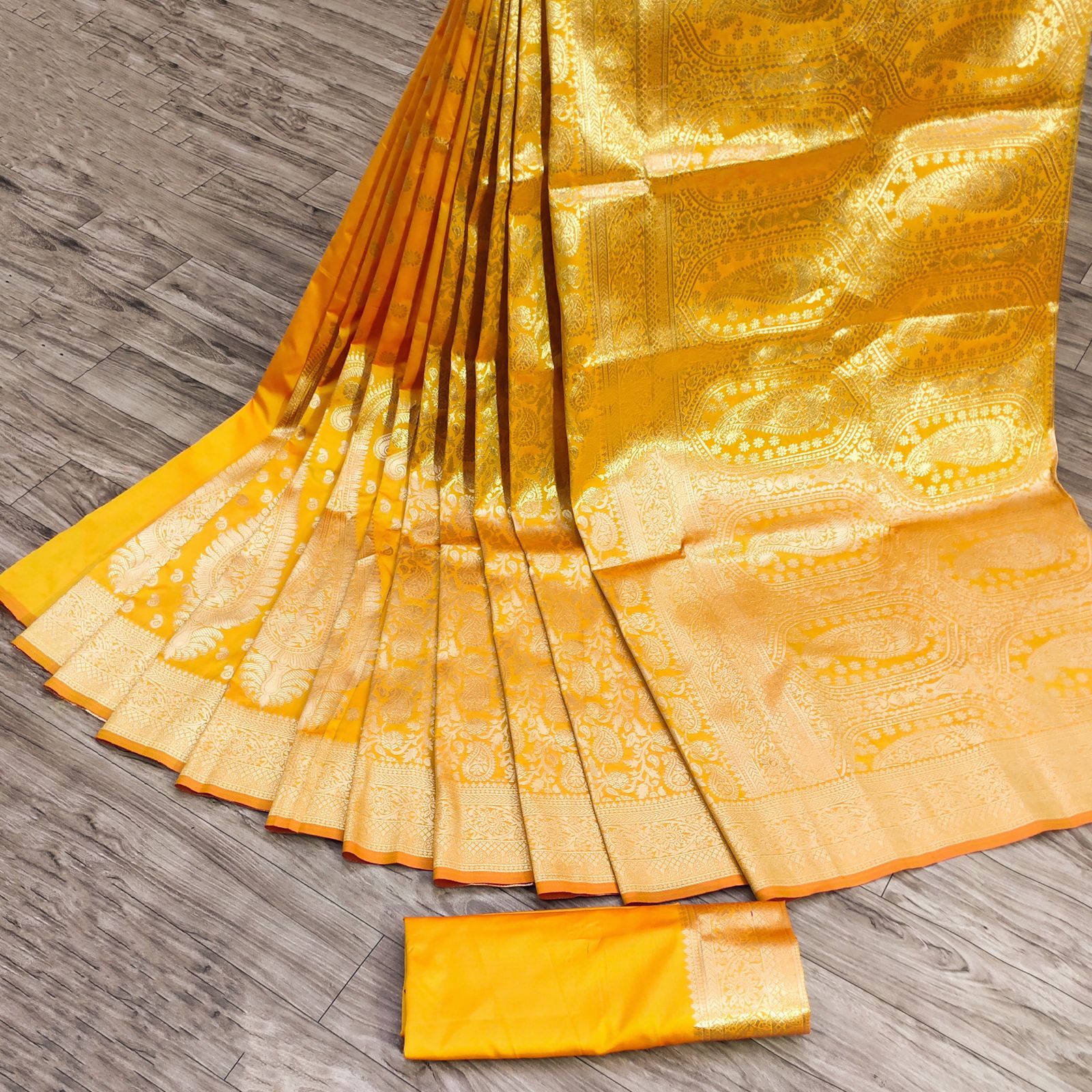 Enamoring Yellow Banarasi Silk Saree With Exquisite Blouse Piece