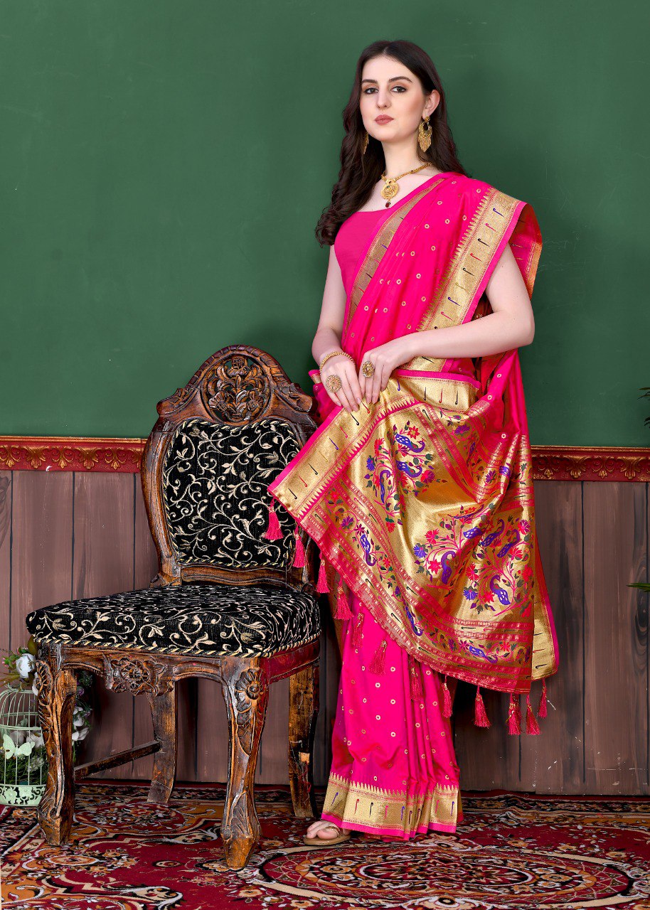 Beleaguer Dark Pink Paithani Silk Saree With Fugacious Blouse Piece