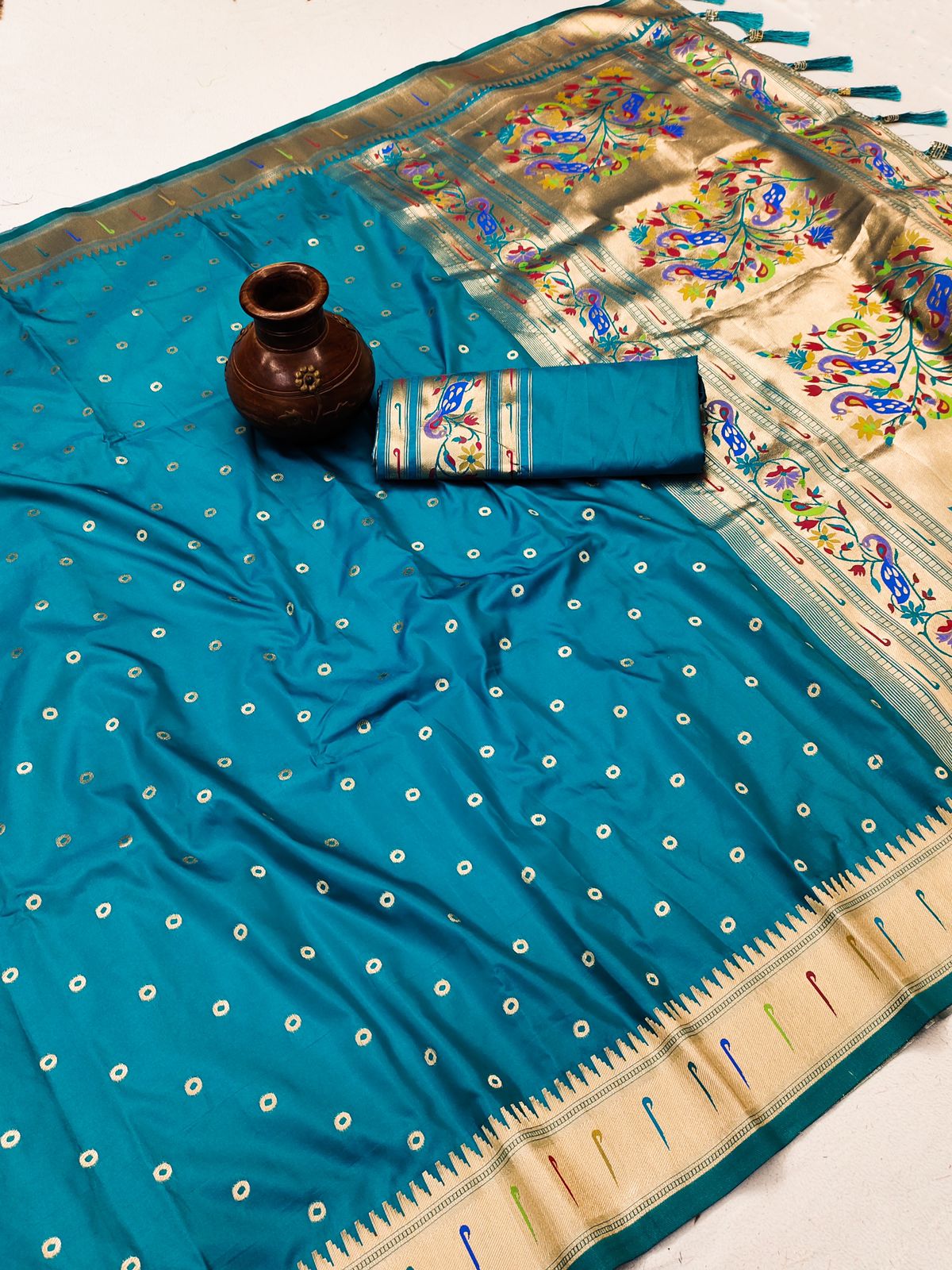 Snazzy Firozi Paithani Silk Saree With Vestigial Blouse Piece