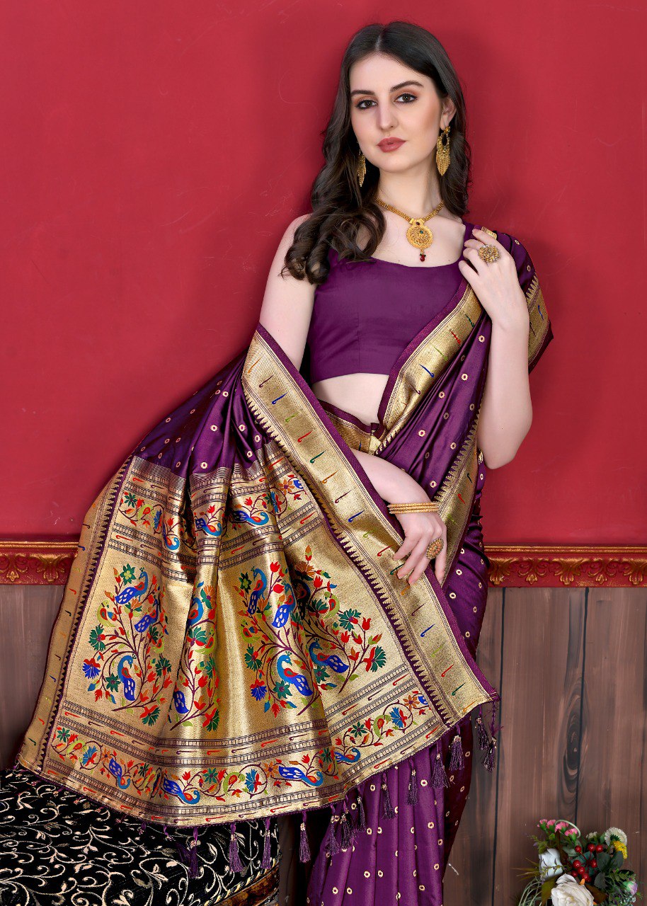 Amiable Purple Paithani Silk Saree With Surreptitious Blouse Piece