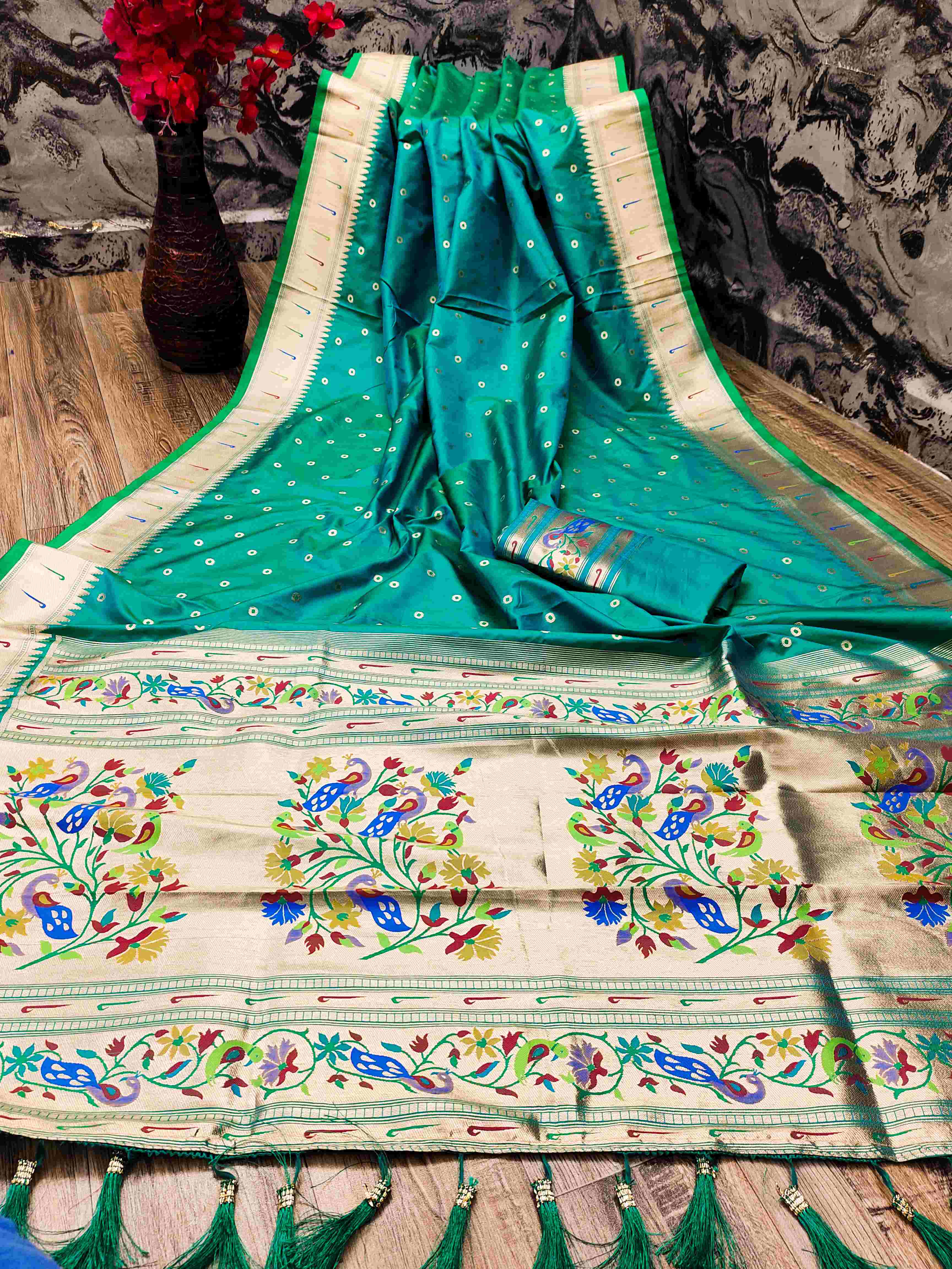 Incredible Rama Paithani Silk Saree With Sumptuous Blouse Piece