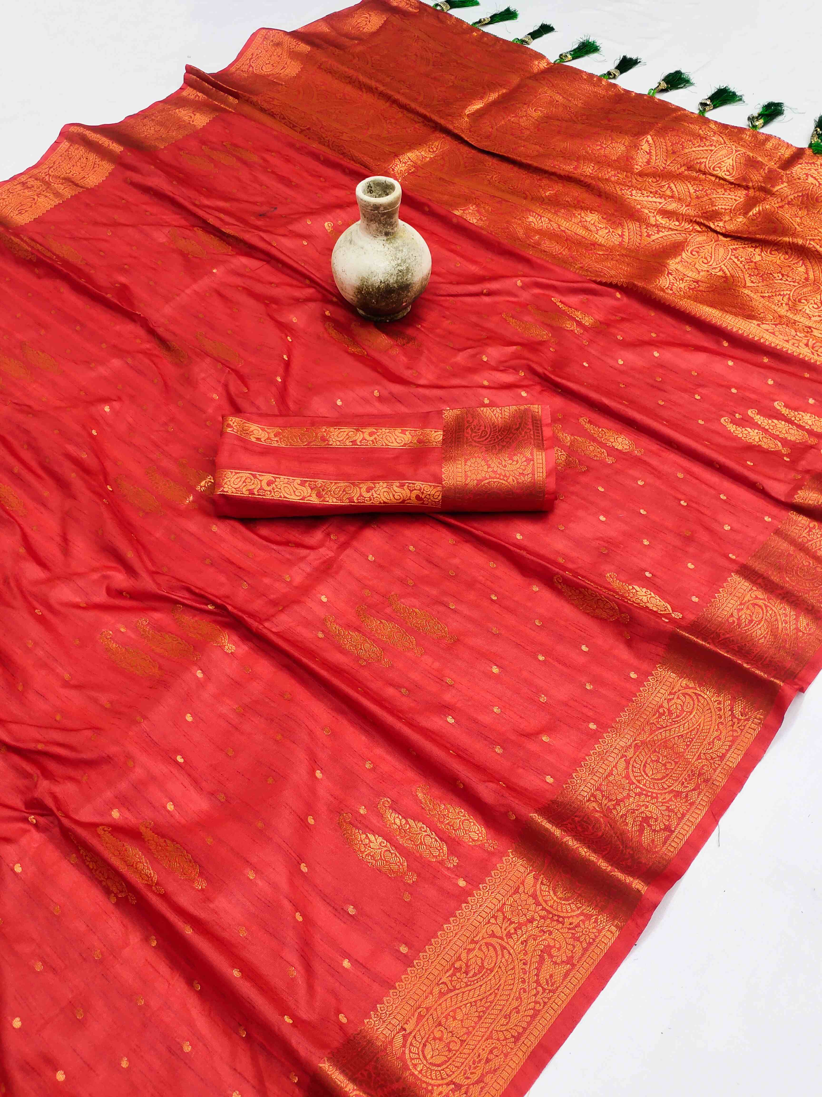 Comely Red Soft Banarasi Silk Saree With Embrocation Blouse Piece