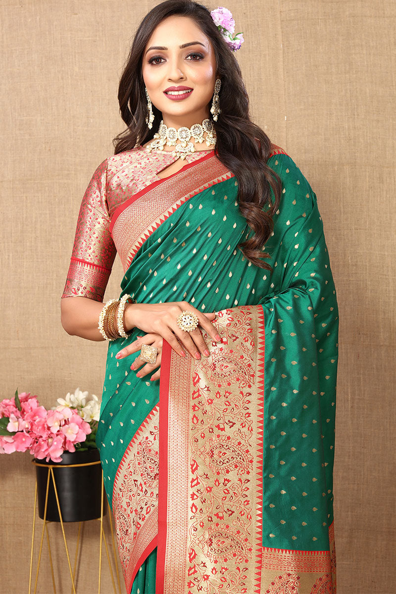 Invaluable Green Soft Banarasi Silk Saree With Hypnotic Blouse Piece