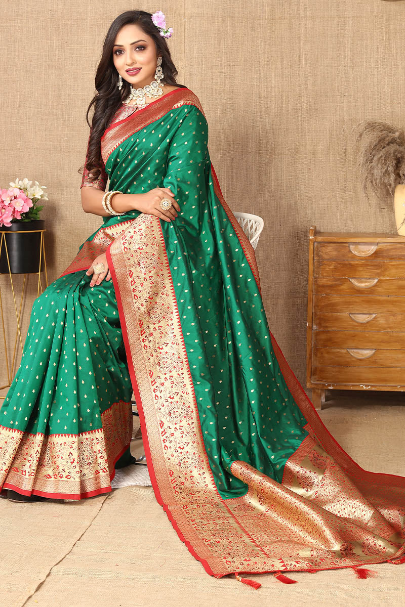 Invaluable Green Soft Banarasi Silk Saree With Hypnotic Blouse Piece