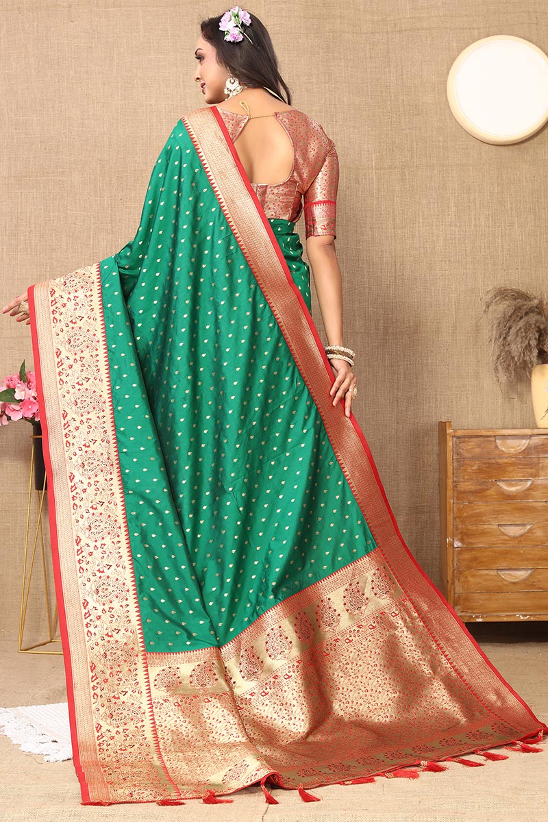 Invaluable Green Soft Banarasi Silk Saree With Hypnotic Blouse Piece