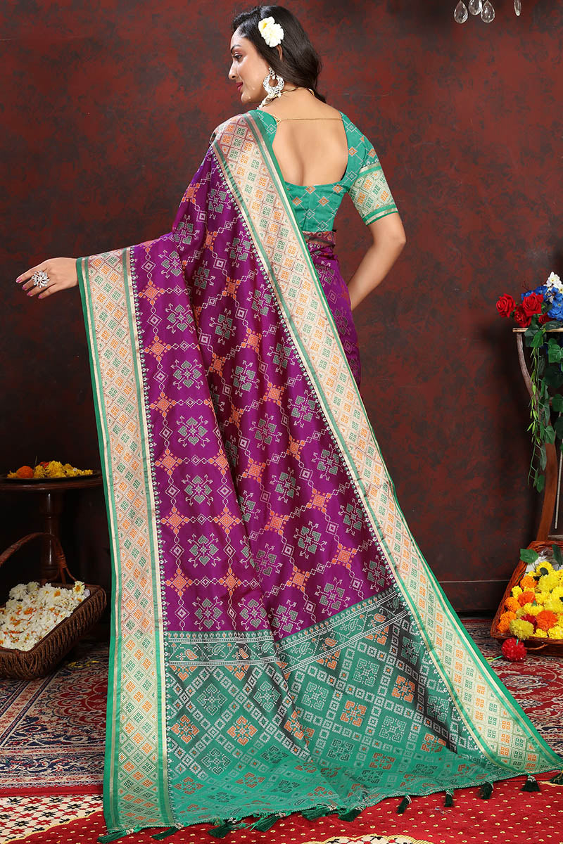 Alluring Purple Soft Banarasi Silk Saree With Smart Blouse Piece