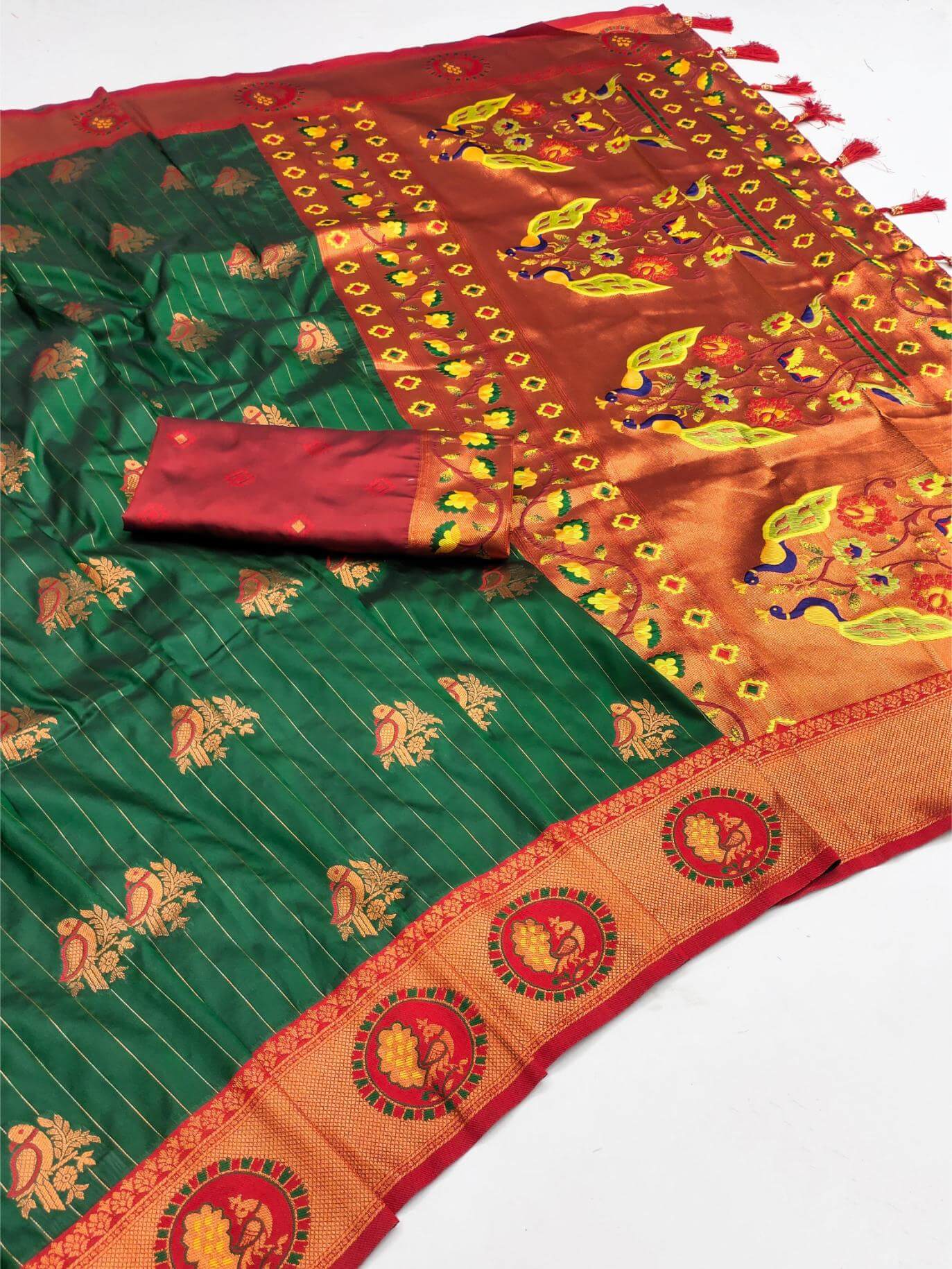 Ebullience Dark Green Paithani Silk Saree With Propinquity Blouse Piece