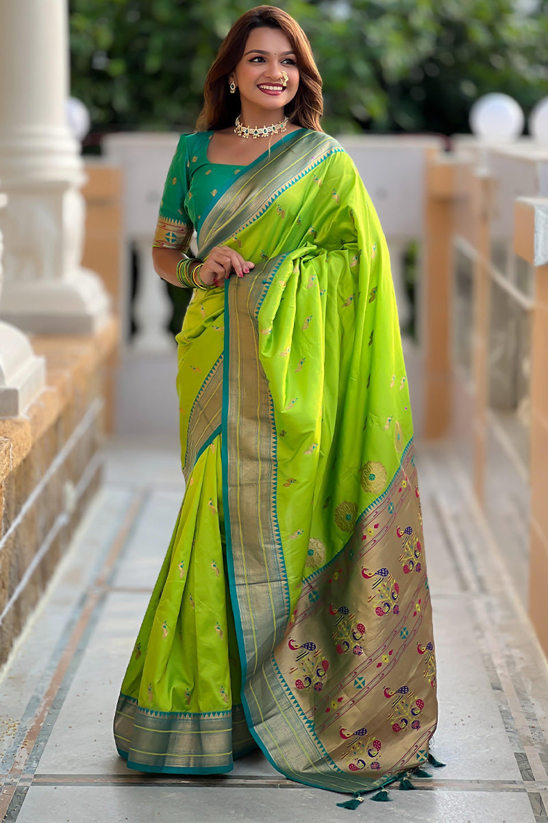 Hypnotic Parrot Paithani Silk Saree With Demanding Blouse Piece