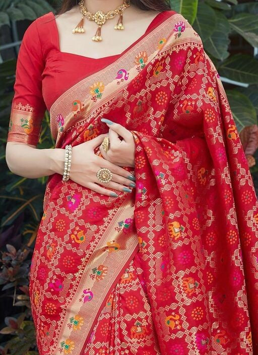 Scrupulous Red Soft Banarasi Silk Saree With Engrossing Blouse Piece