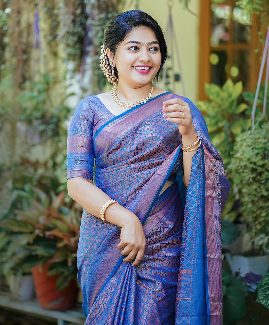 Desuetude Blue Soft Silk Saree With Dissemble Blouse Piece