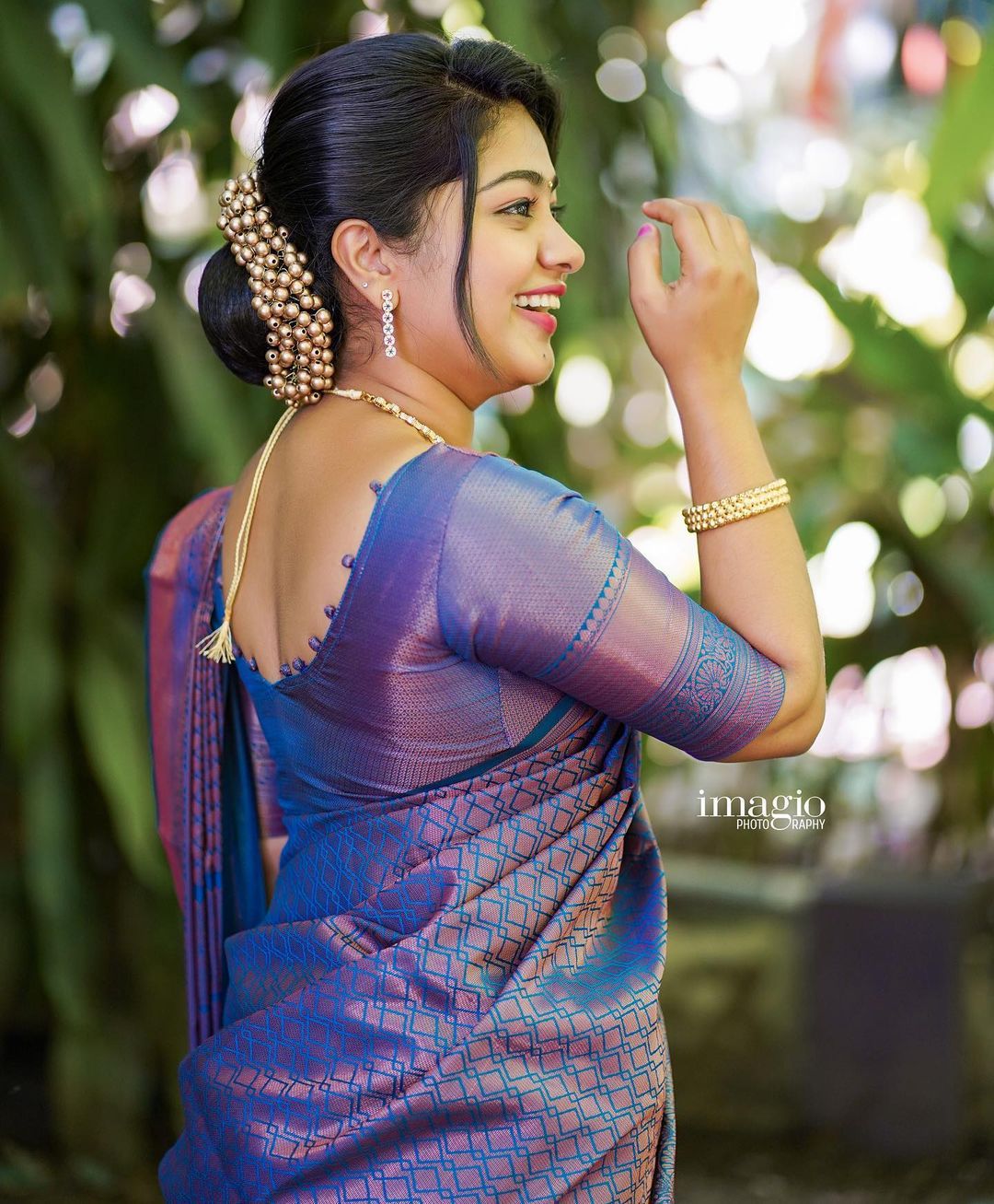 Desuetude Blue Soft Silk Saree With Dissemble Blouse Piece