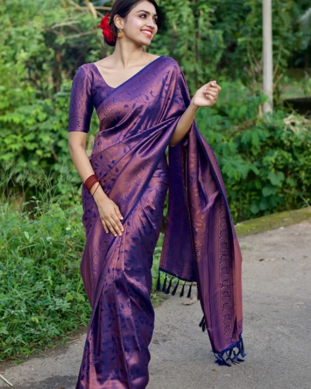 Propinquity Navy Blue Soft Banarasi Silk Saree With Jubilant Blouse Piece