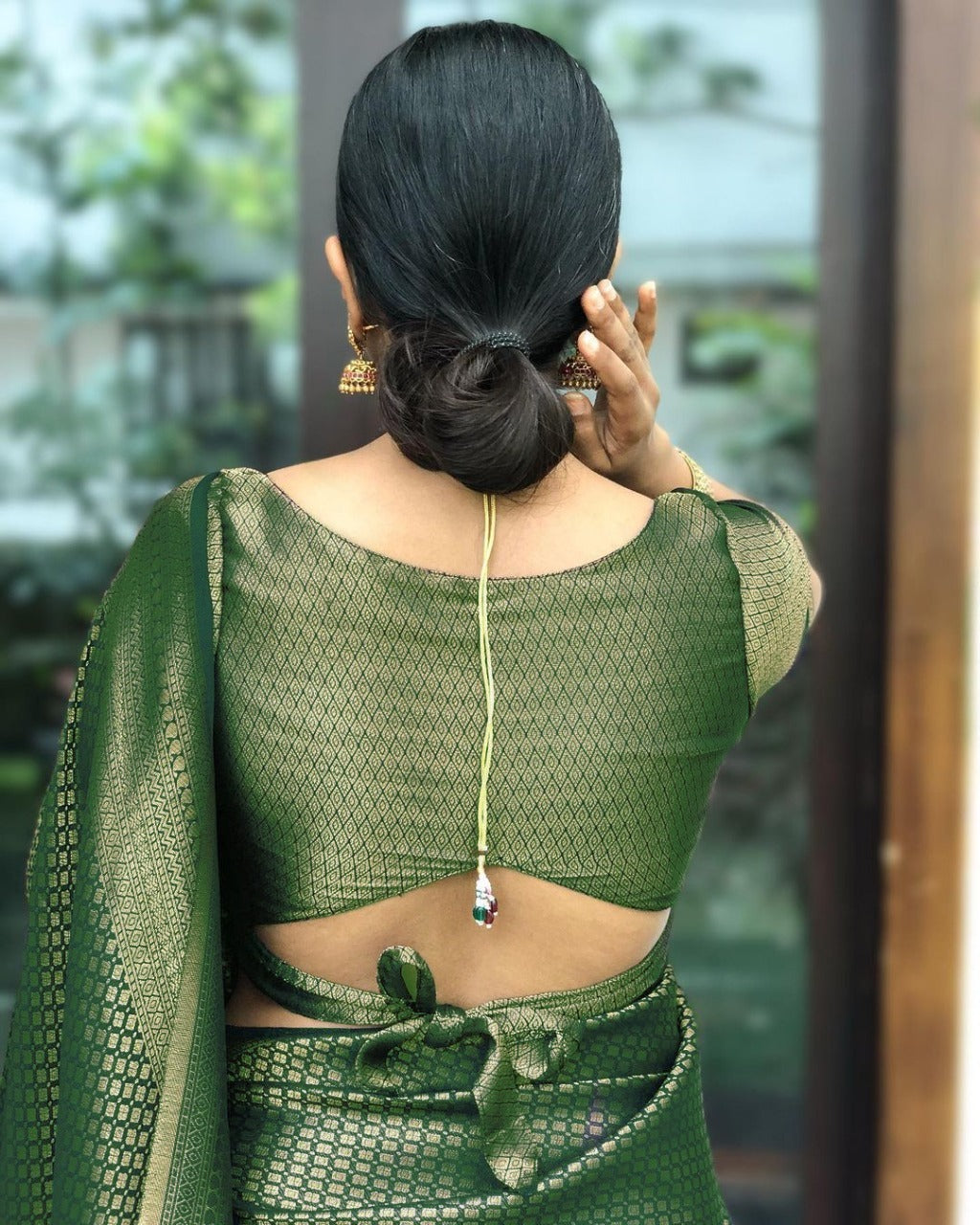 Sempiternal Green Soft Silk Saree With Sumptuous Blouse Piece