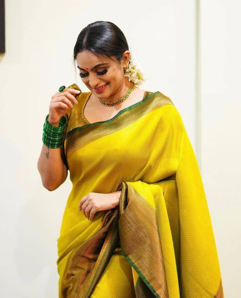 Beleaguer Yellow Soft Silk Saree With Chatoyant Blouse Piece