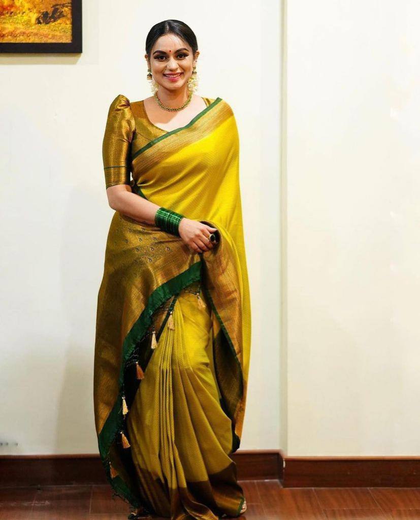 Beleaguer Yellow Soft Silk Saree With Chatoyant Blouse Piece