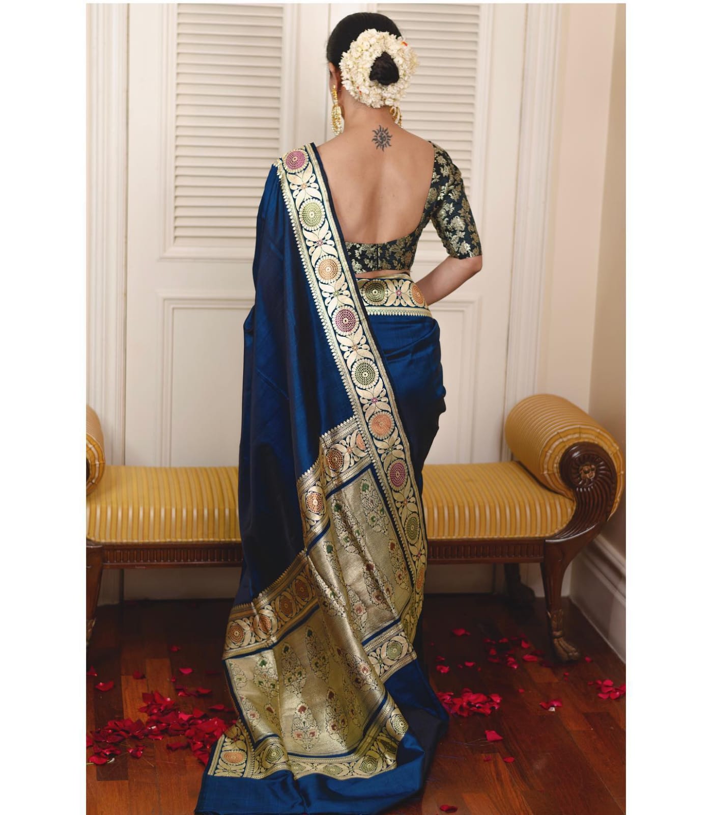 Arresting Navy Blue Soft Silk Saree With Diaphanous Blouse Piece