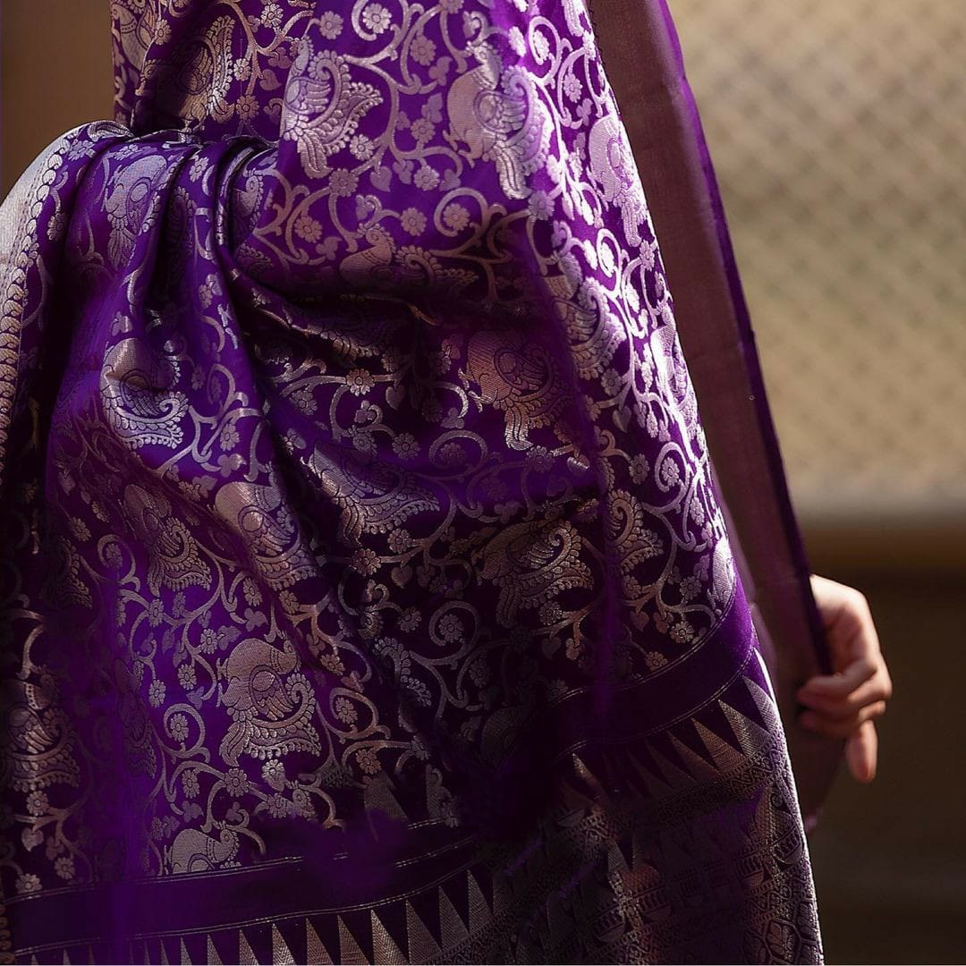 Admirable Purple Soft Banarasi Silk Saree With Vestigial Blouse Piece