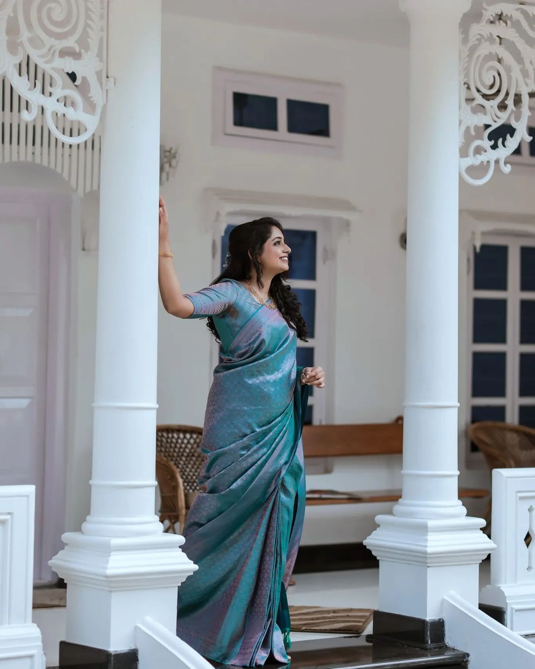 Serendipity Firozi Soft Silk Saree With Susurrous Blouse Piece