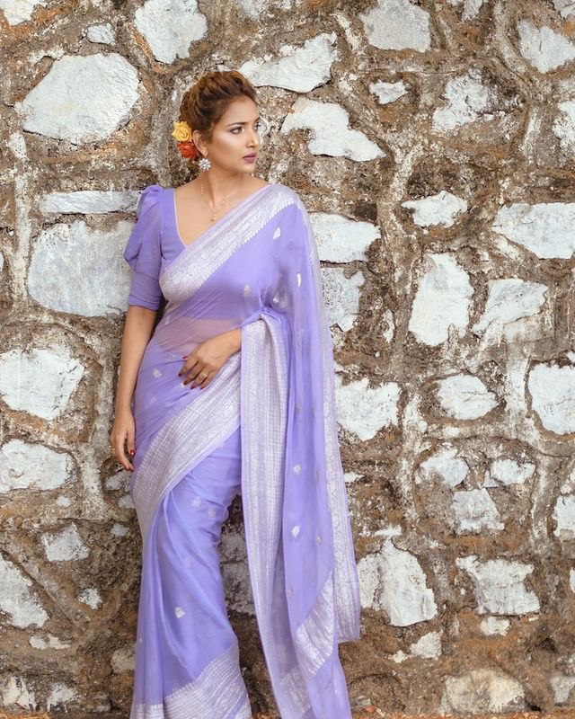 Blooming Lavender Linen Silk Saree With Breathtaking Blouse Piece