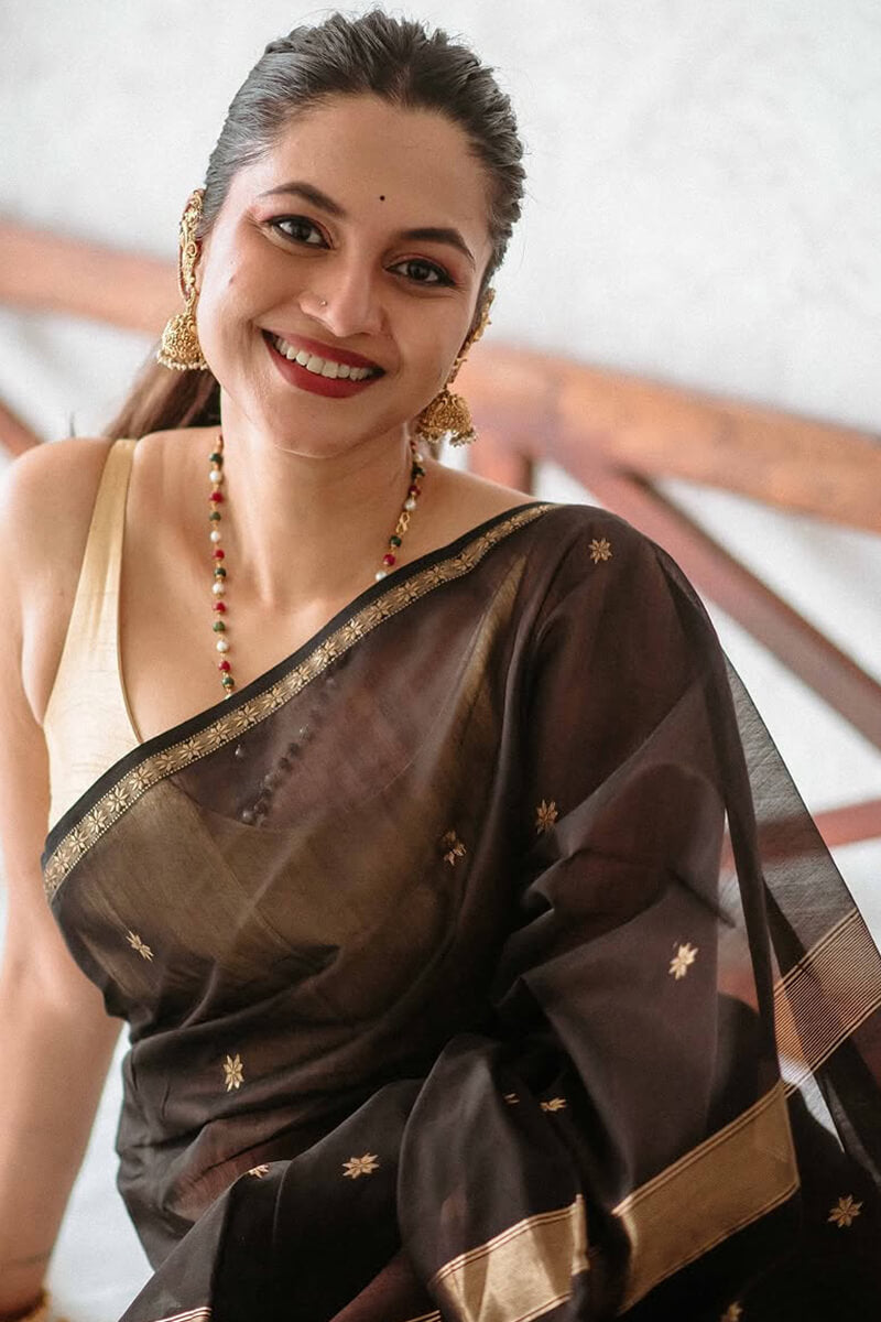 Impressive Black Cotton Silk Saree With An insanely Blouse Piece