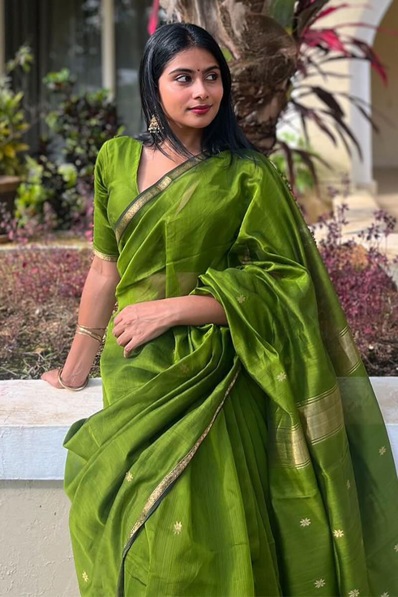 Luminous Green Cotton Silk Saree With Confounding Blouse Piece