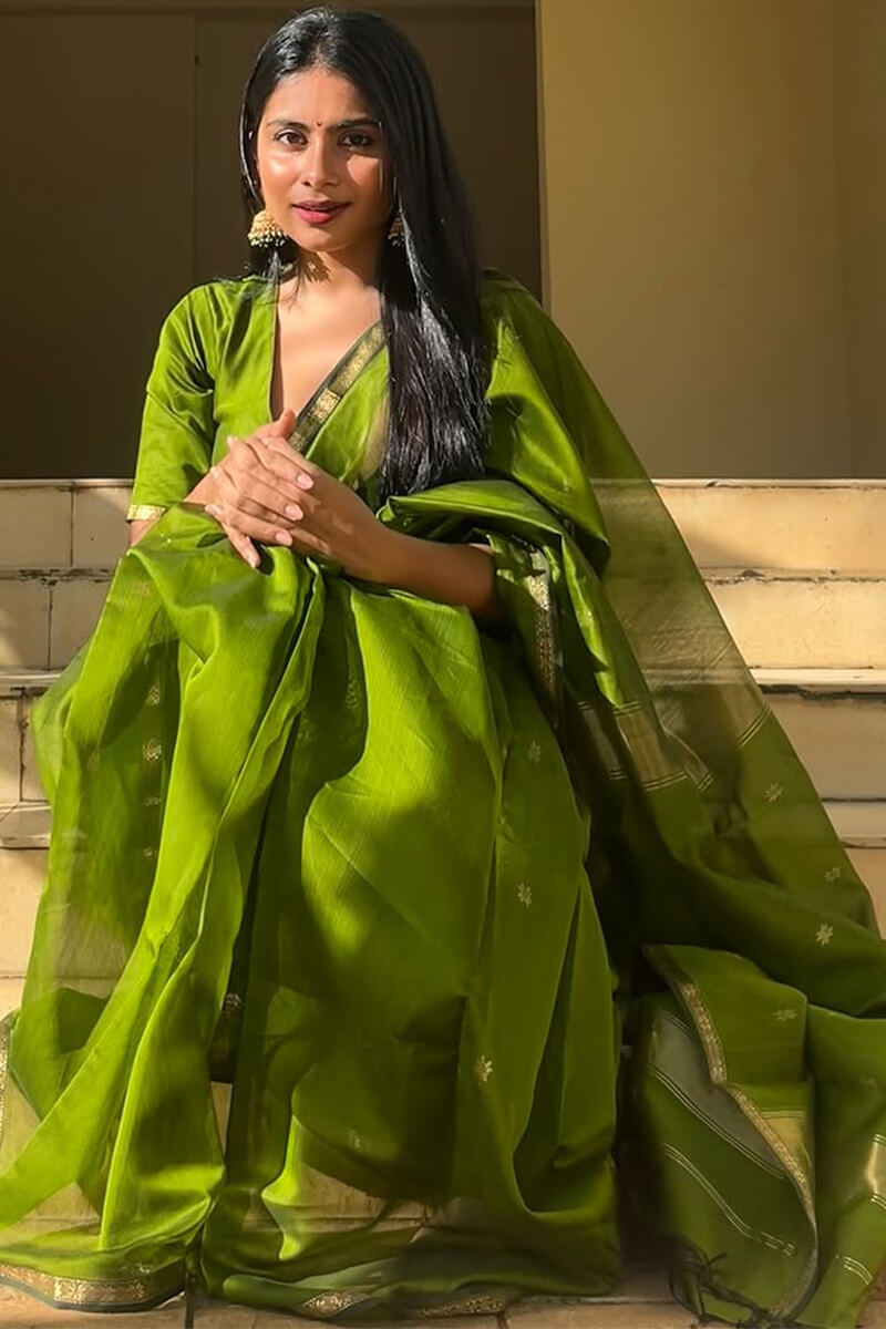 Luminous Green Cotton Silk Saree With Confounding Blouse Piece